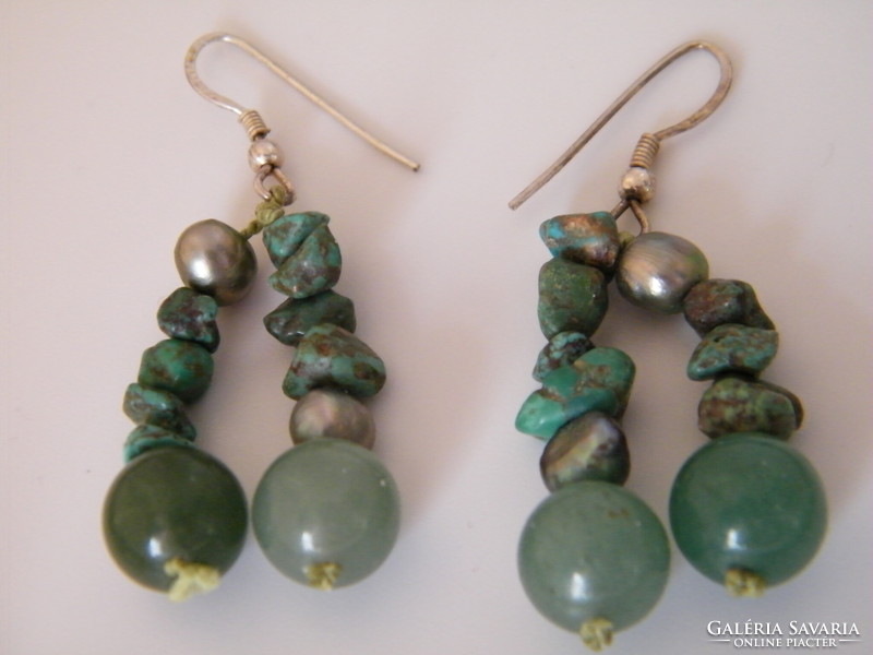 Jewelry set made of green minerals (necklace, bracelet, earrings)