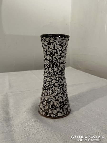 Cracked glaze black and white small retro vase
