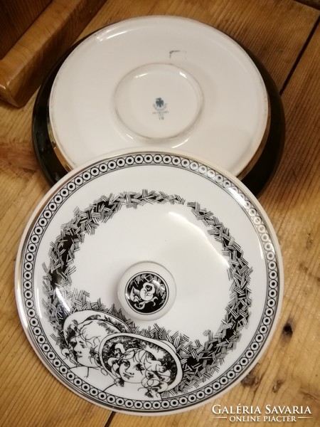 Hollóháza Jurcsák porcelain bonbonier 18 cm