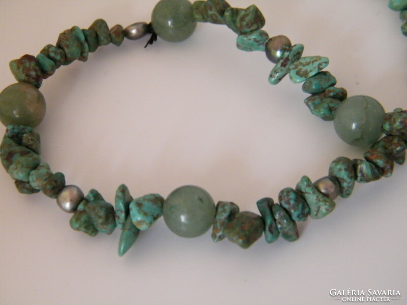 Jewelry set made of green minerals (necklace, bracelet, earrings)