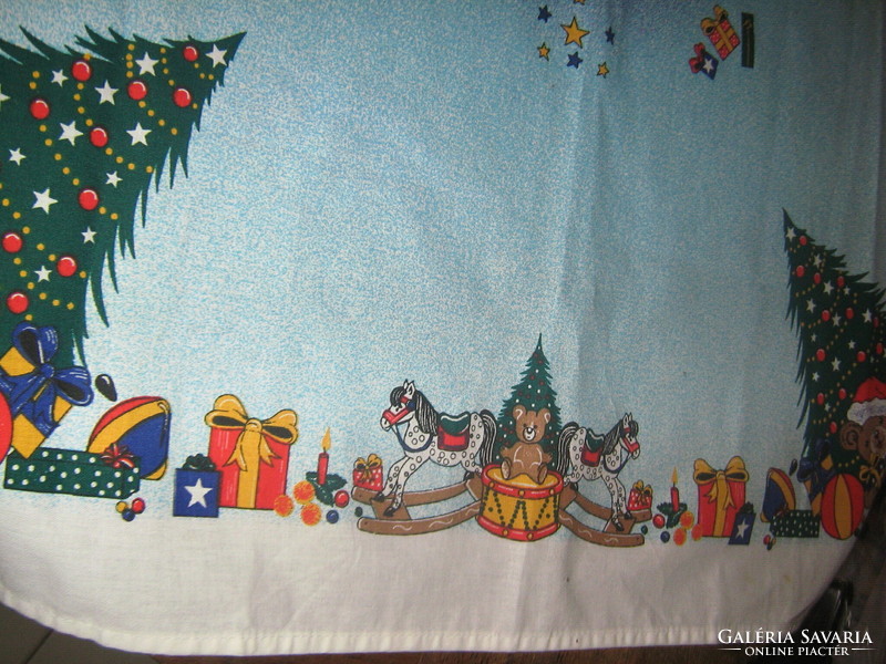 A charming Christmas pattern tablecloth