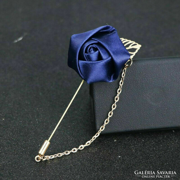Lapel pin, badge hat25 - dark blue satin rose chain on a gold leaf base