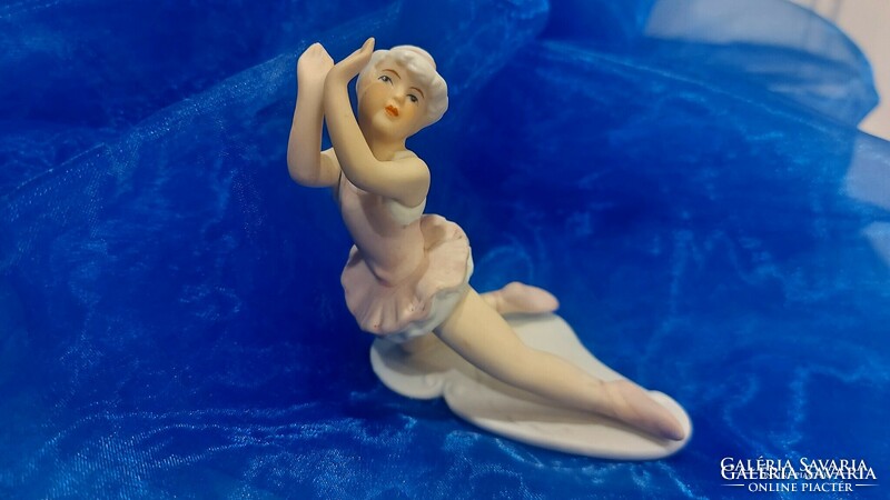 Kerámia figura,tornázó balerina.