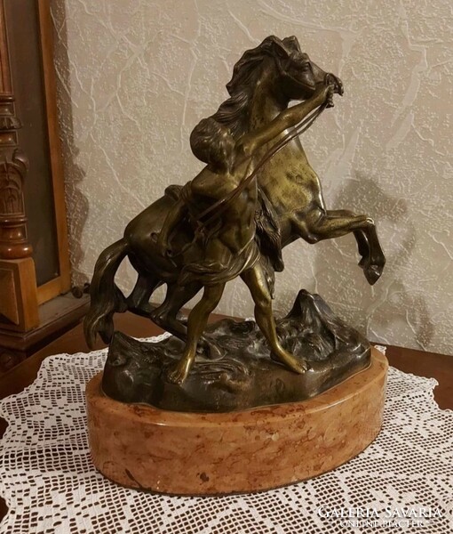 Antik mesés bronz lovas szobor szignált Kolozsváry!