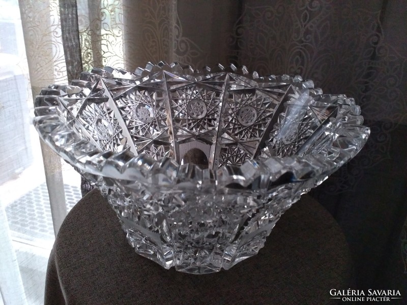 Gyönyörű csiszolt kristály asztalközép