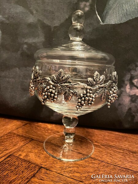 Seagull pewter glass bonbonier with a beautiful bunch of grapes motif