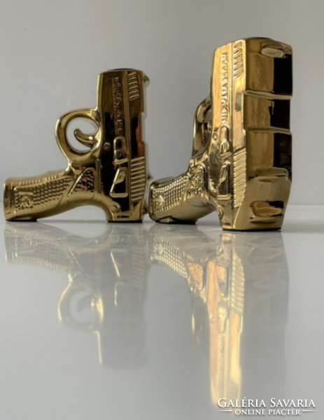 Kerámiából készült, arany színű fegyvergyertyatartó párban, pisztoly formájú , 12*12 cm