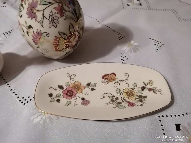 Zsolnay porcelán vázák, kínáló