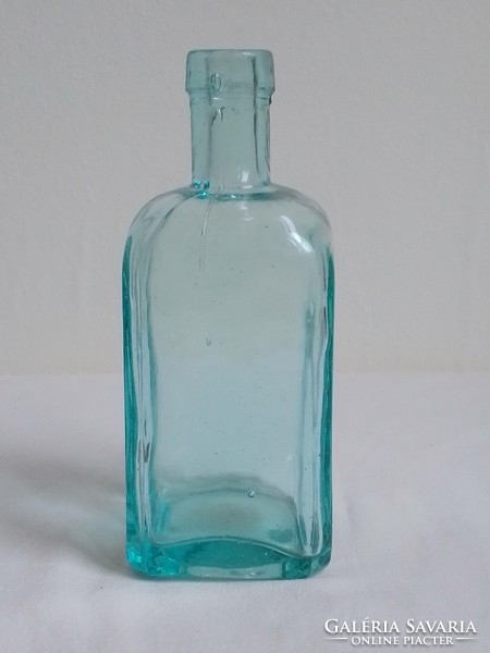 Antik régi türkiz kék szögletes vastag falú öntött orvosságos patikai patikus üveg palack 15 cm