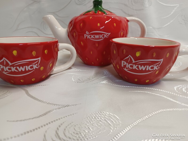 Pickwick tea pot with cup