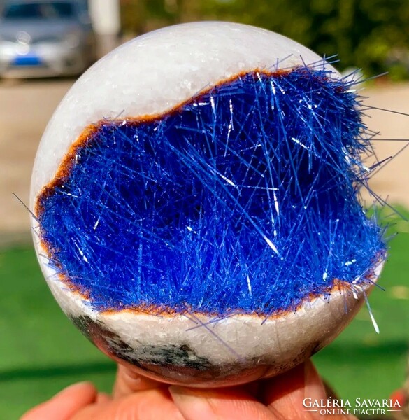 Fermented crystals of iron, magnesium and phosphorus in a geode