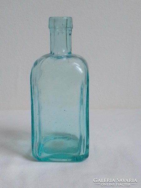 Antik régi türkiz kék szögletes vastag falú öntött orvosságos patikai patikus üveg palack 15 cm