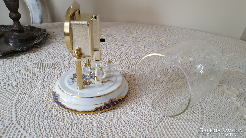 Beautiful glass-covered, porcelain/crystal pendulum table clock