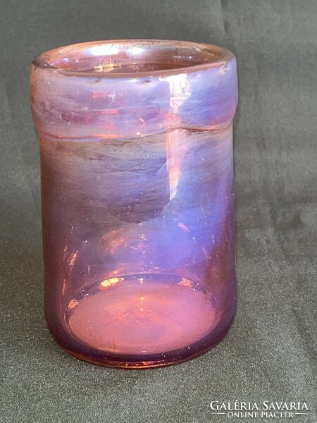 Iridescent artisan glass vase (u0020)