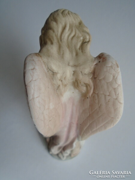 Biscuit angel neck height: 14 cm.