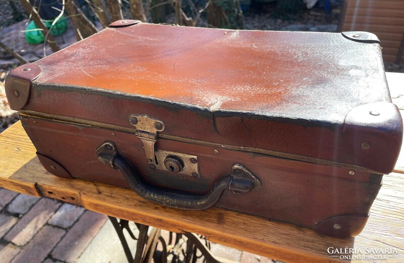 Régi kisméretű Bőrönd, retro koffer