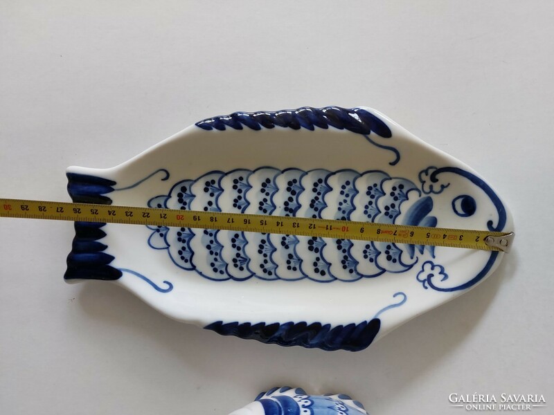 Orosz GZHEL kézműves népi kerámia halkínáló kék fehér kaviártartó ruszlis halas tálca 2 db