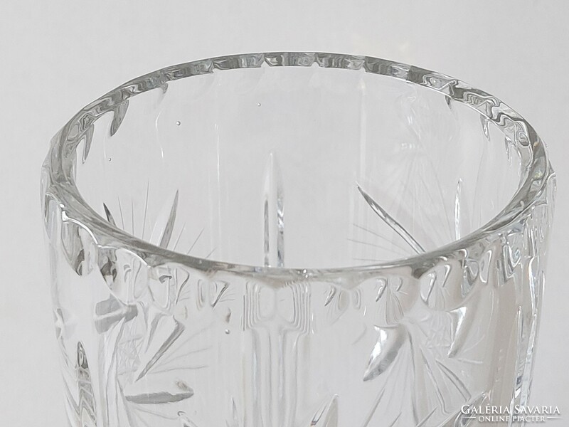 Crystal vase with polished rotating star pattern 18 cm