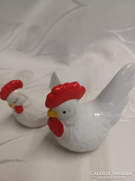 Porcelain rooster and hen spice spreader