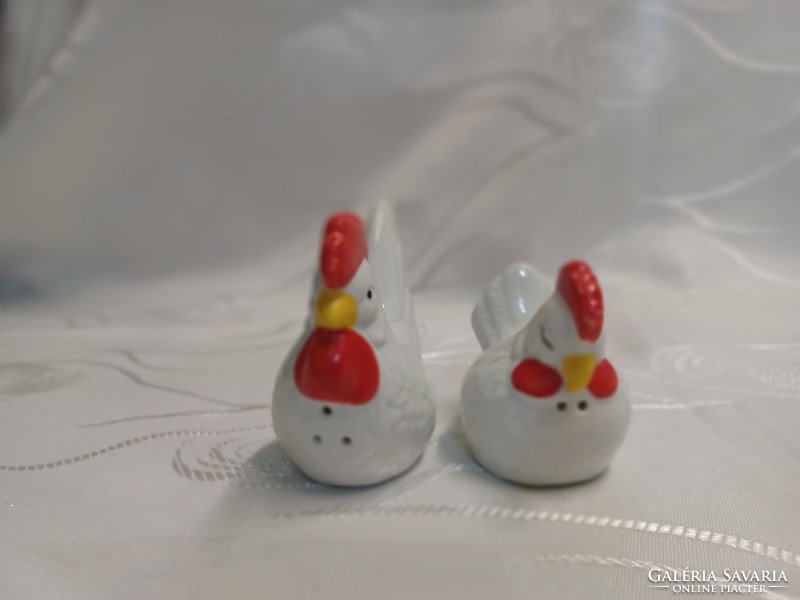 Porcelain rooster and hen spice spreader