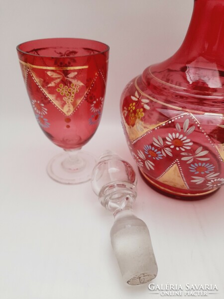 Antik festett rózsaszín fújt üveg dugóval, pohárral, 31,5 cm