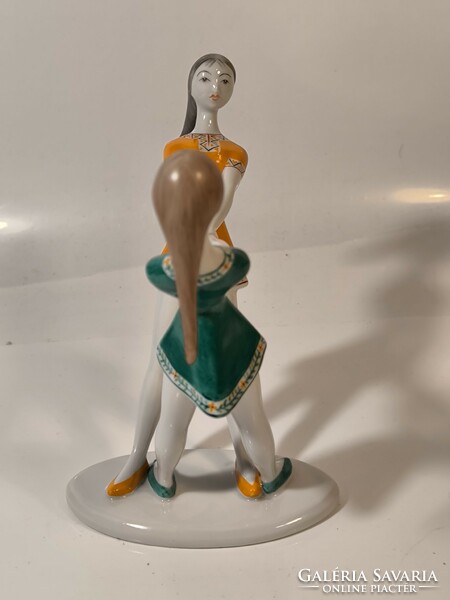 Spinning girls - hólloháza porcelain figure