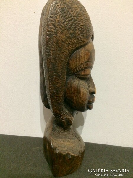 Gyönyörű afrikai fa női fej-büszt