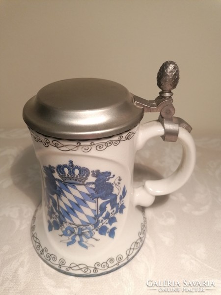 German fritzmann beer mug with coat of arms motif, tin lid, hop cone on tilting lug. Collector's item!