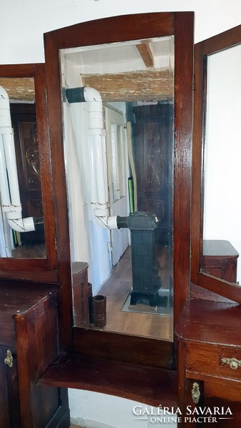 Toalett tükör, fésülködő asztal. 132 x 190cm.