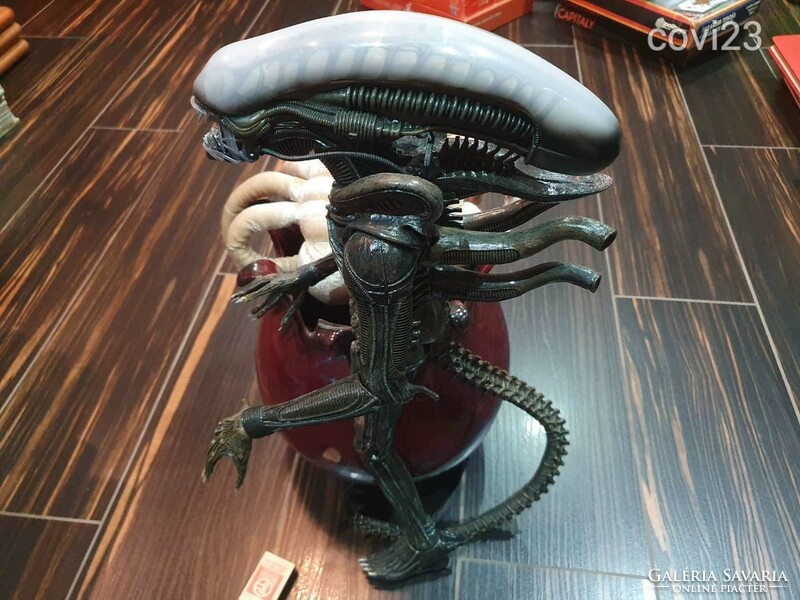 Nagy a végletekig finoman kidolgozott alien aliens xenomorph figura legújabb modell hibátlan 55cm