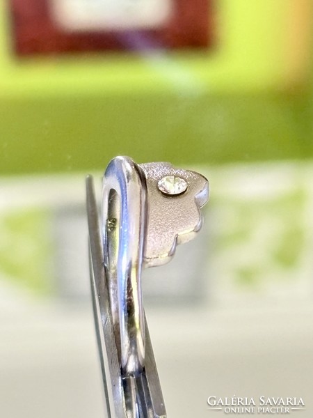 Különleges ezüst gyűrű cirkónia kővel