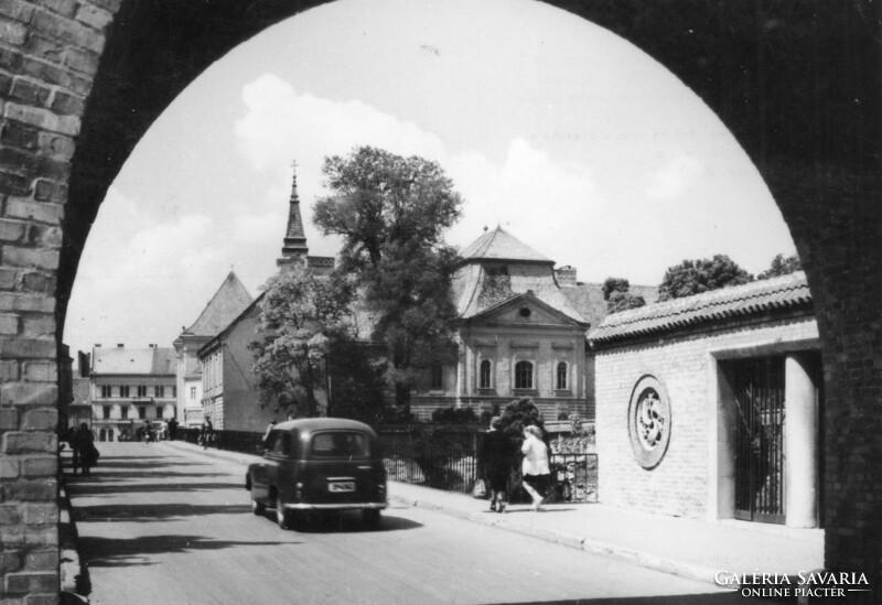 578 --- Running postcard Székesfehérvár - ruins gate