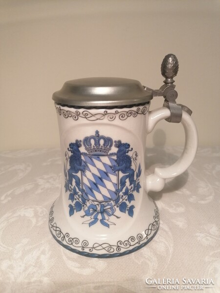 German fritzmann beer mug with coat of arms motif, tin lid, hop cone on tilting lug. Collector's item!