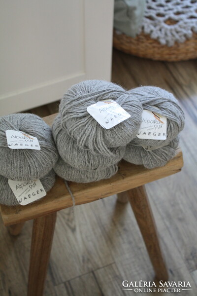 100% Alpaca yarn - new, fluffy