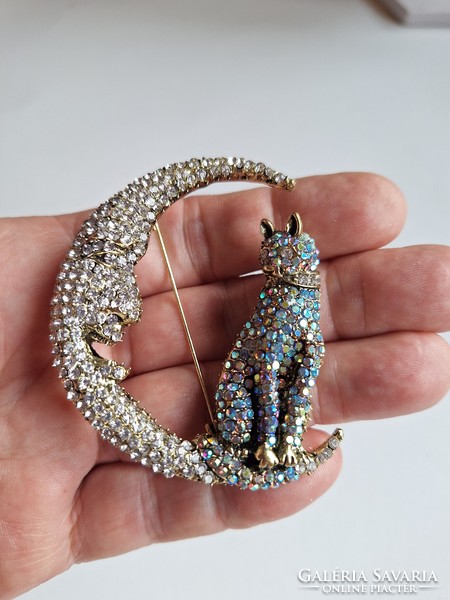 Brooch with moon and cat