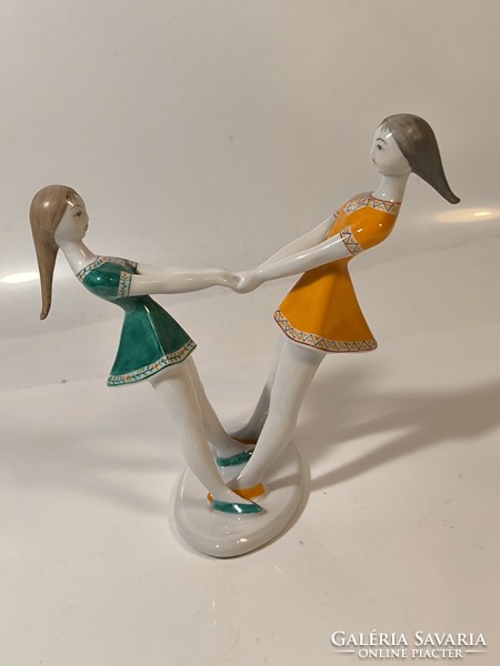 Spinning girls - hólloháza porcelain figure