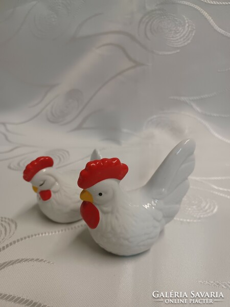 Porcelain rooster and hen spice spreader