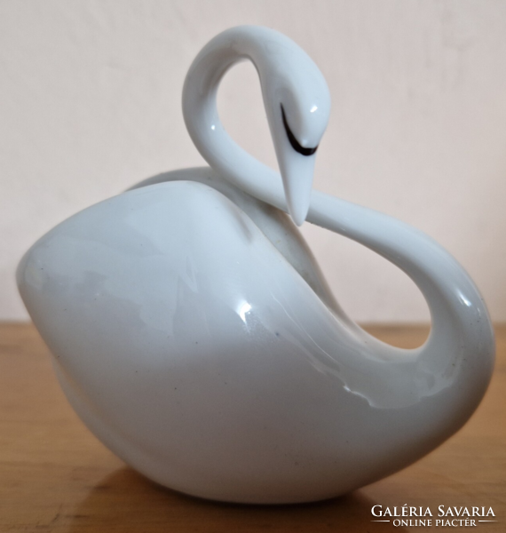 Hollóháza art deco porcelain swan, hand painted, in perfect condition, from display case