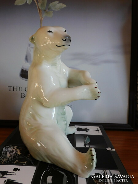 Kispest granite large polar bear figure 23 cm