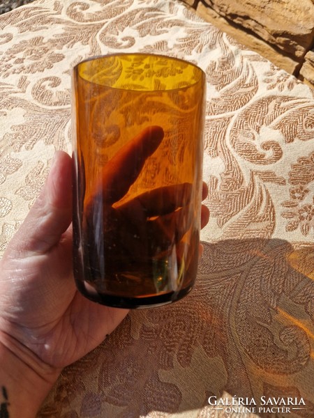 Borostyán színű üveg pohár
