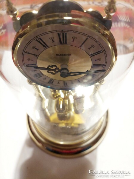 Retro rotating quartz clock.