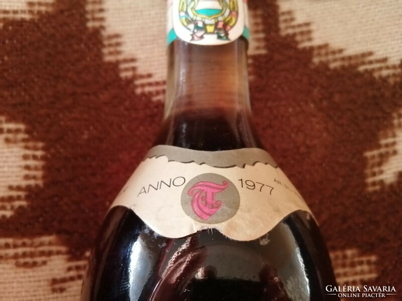 Tokaji sad. 1977. 0 5 L. Dry quality wine. Read it!