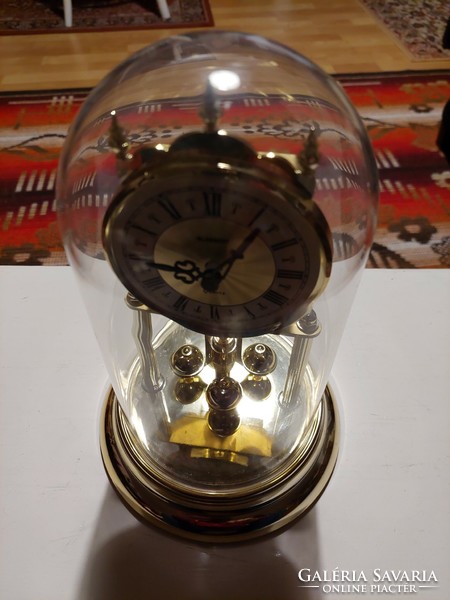 Retro rotating quartz clock.