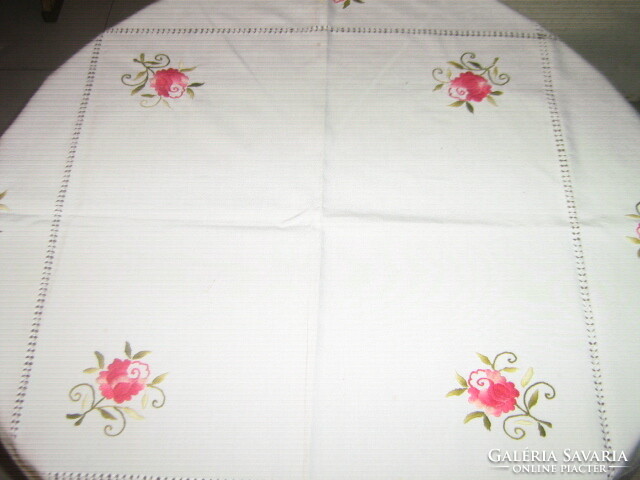 Azure-fringed tablecloth embroidered with beautiful red rose handmade gradient yarn