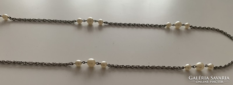 Extra hosszú nyaklánc gyöngysor 120 cm gyöngy ezüst színű fèm gyöngyökkel díszítve
