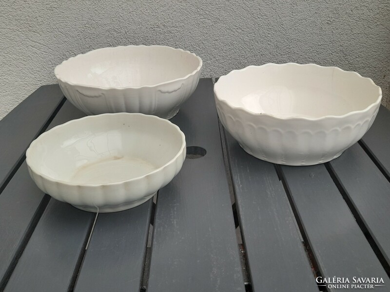 White stew bowls or patty bowls in one