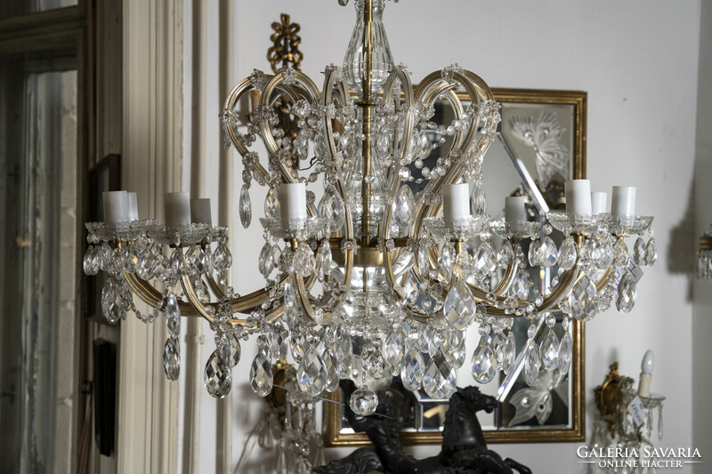 Mary Theresa style crystal chandelier