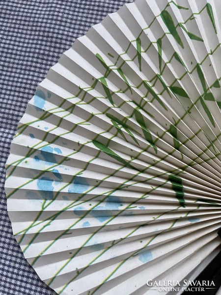 Összecsukható kis kínai papír legyező szép mintákkal