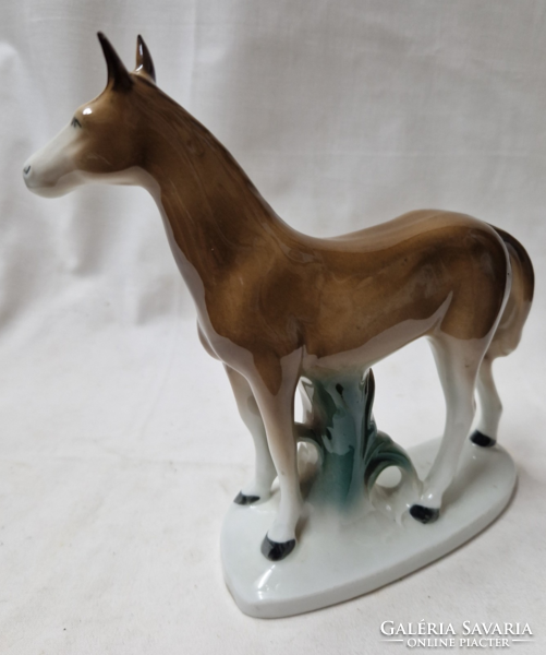 German porcelain horse marked Lippelsdorf (gdr) on a pedestal, in perfect condition 17 cm.