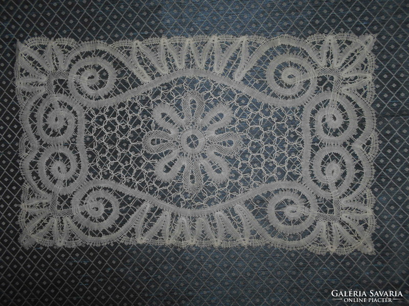 --Genuine, breath-thin, spotless, woven lace tablecloth 47 cm x 28 cm